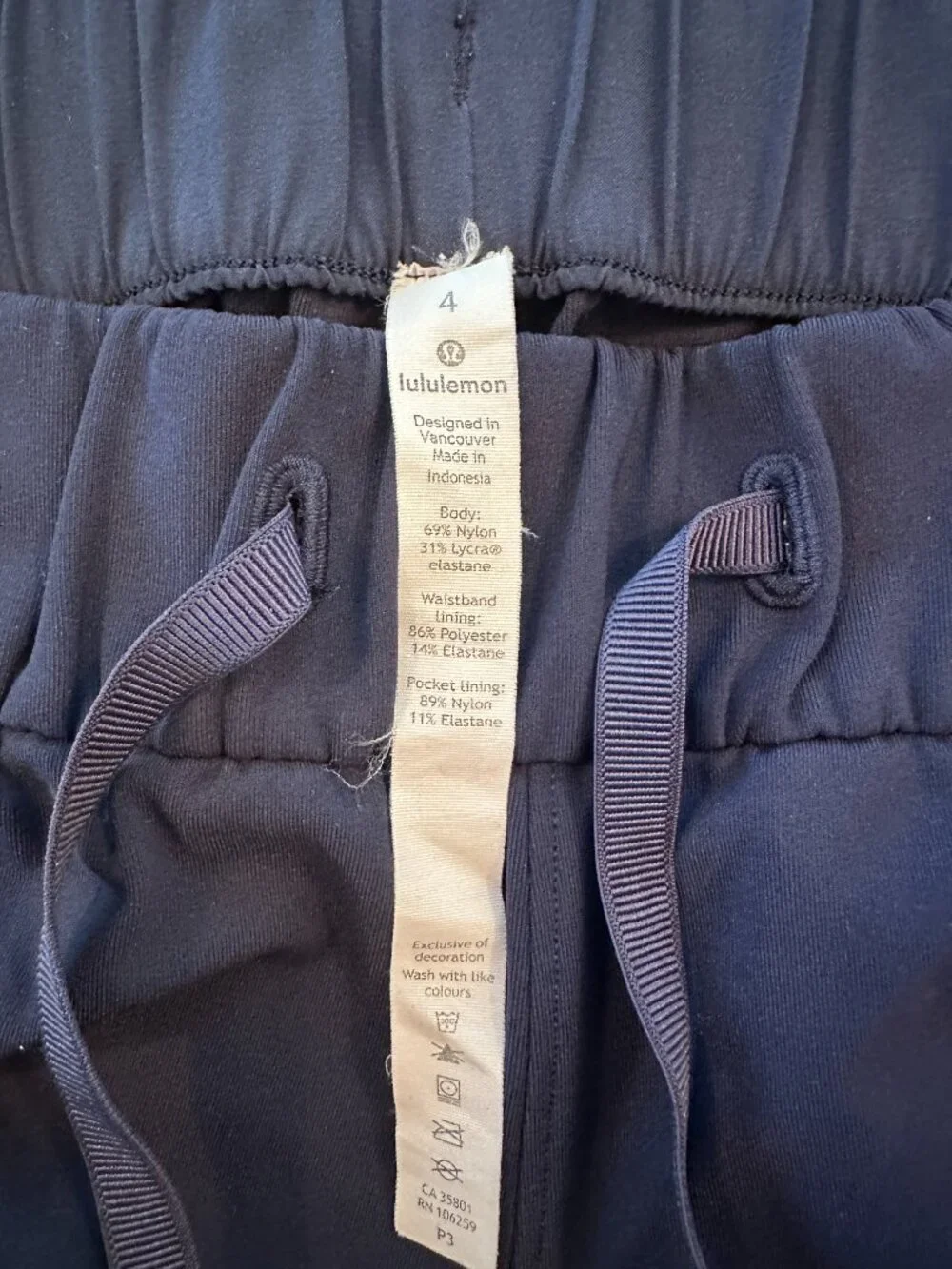 Lululemon On The Fly Pant Size 4 Navy Blue